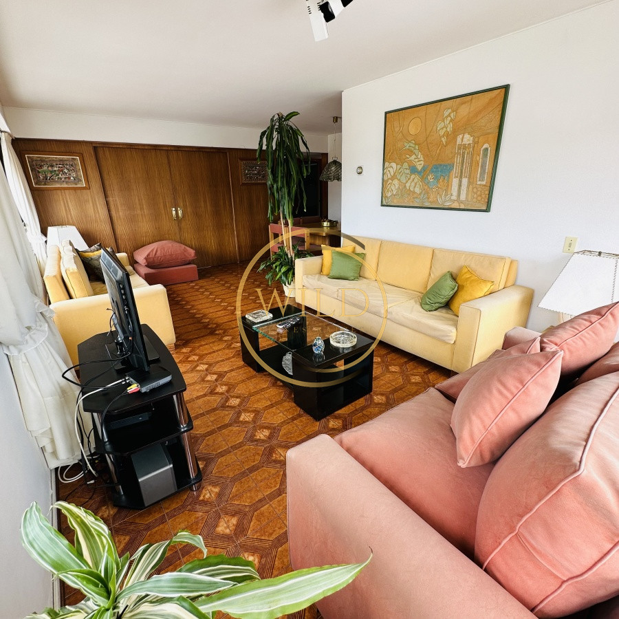 Apartamento ID.5579 - Alquiler y Venta  de apartamento de 3 dormitorios en Punta del Este