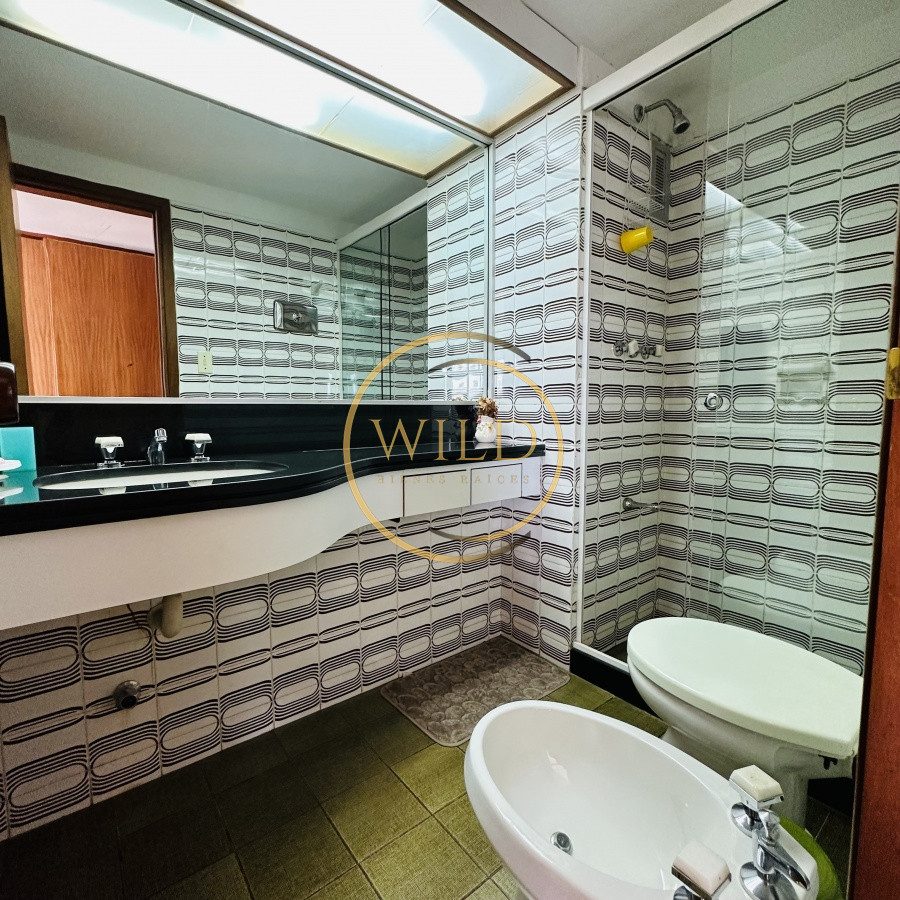 Apartamento ID.5579 - Alquiler y Venta  de apartamento de 3 dormitorios en Punta del Este