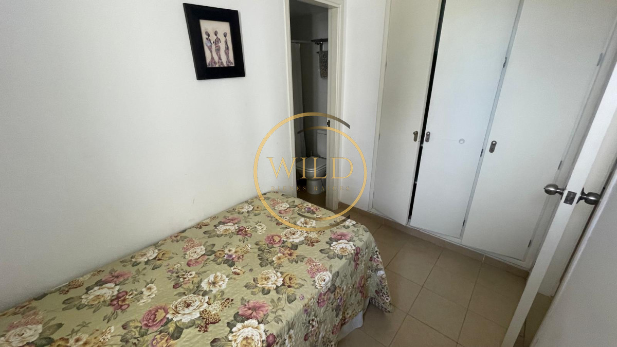 Apartamento ID.5581 - Apartamento en alquiler de  3 dormitorios y dependencia en Punta del Este