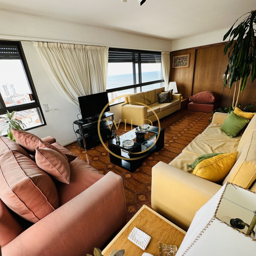 Apartamento ID.5579 - Alquiler y Venta  de apartamento de 3 dormitorios en Punta del Este