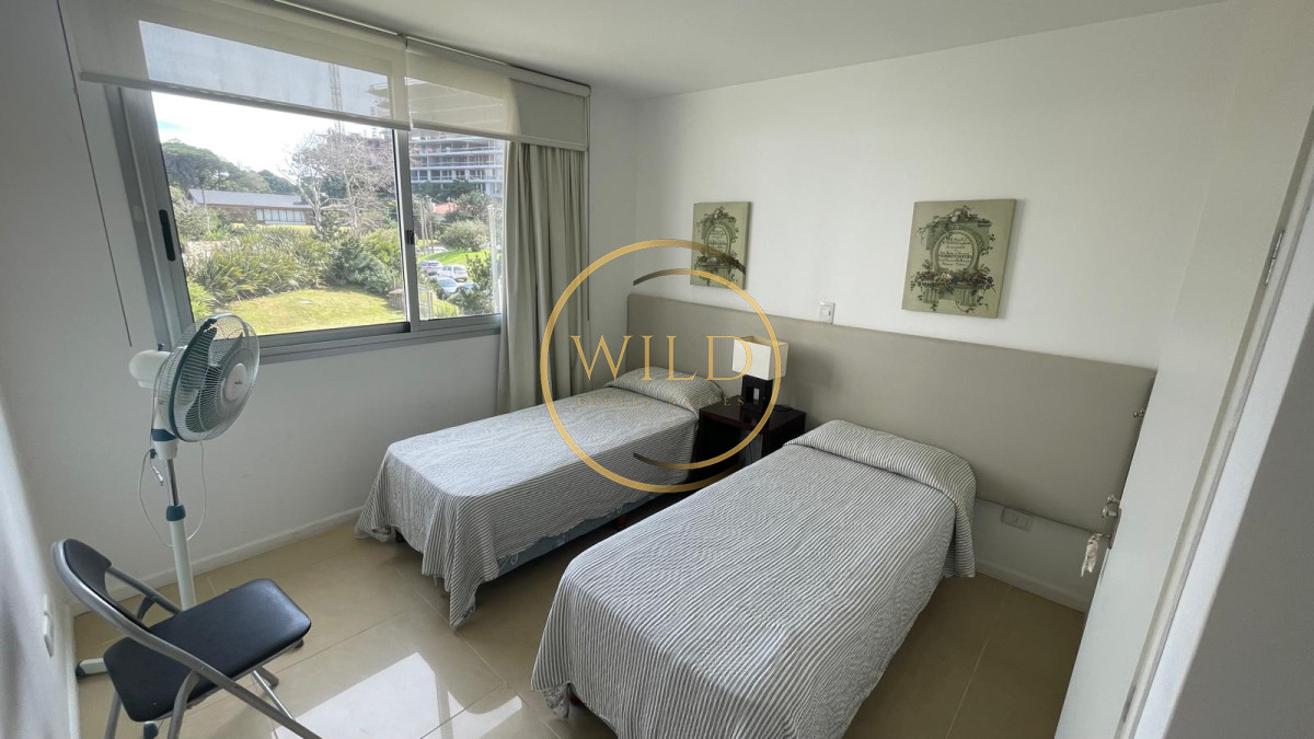 Apartamento ID.5581 - Apartamento en alquiler de  3 dormitorios y dependencia en Punta del Este