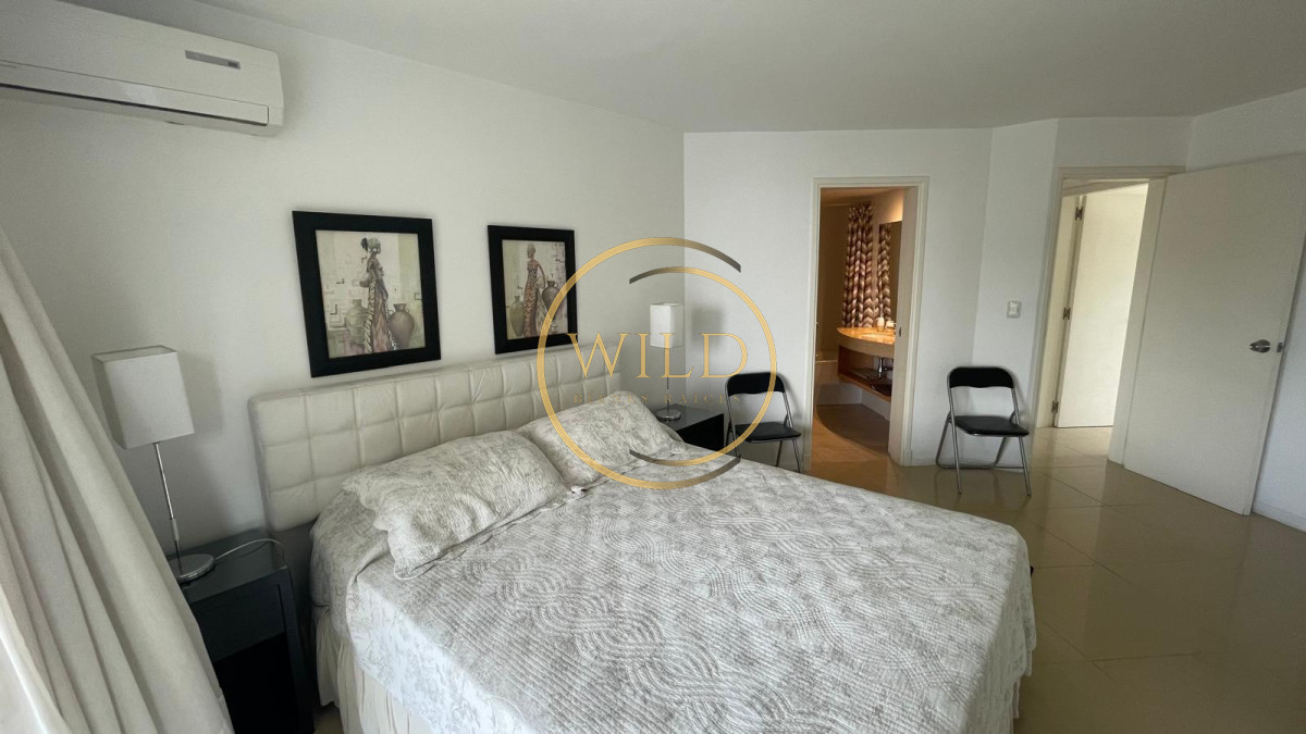 Apartamento ID.5581 - Apartamento en alquiler de  3 dormitorios y dependencia en Punta del Este