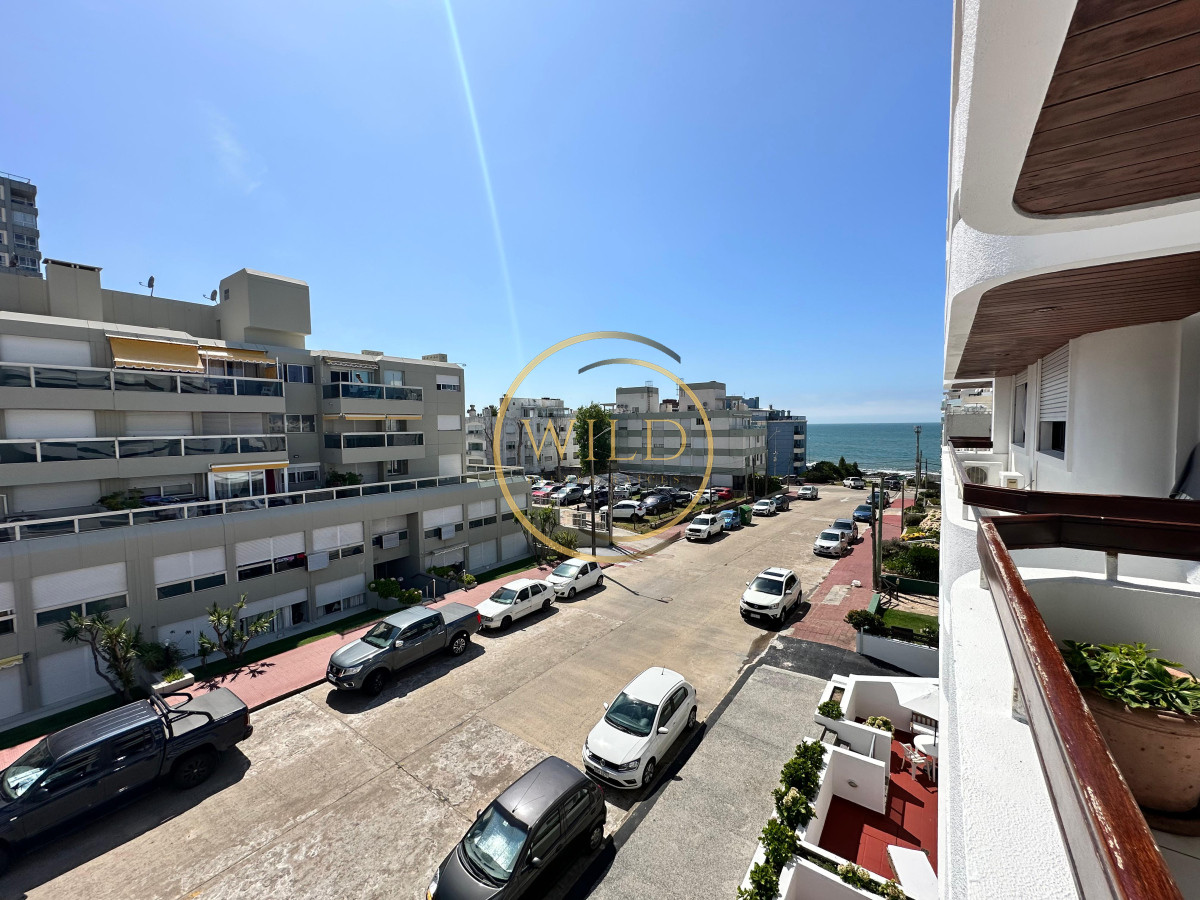 Apartamento ID.2224 - Apartamento de dos dormitorios en venta en Punta del Este.-