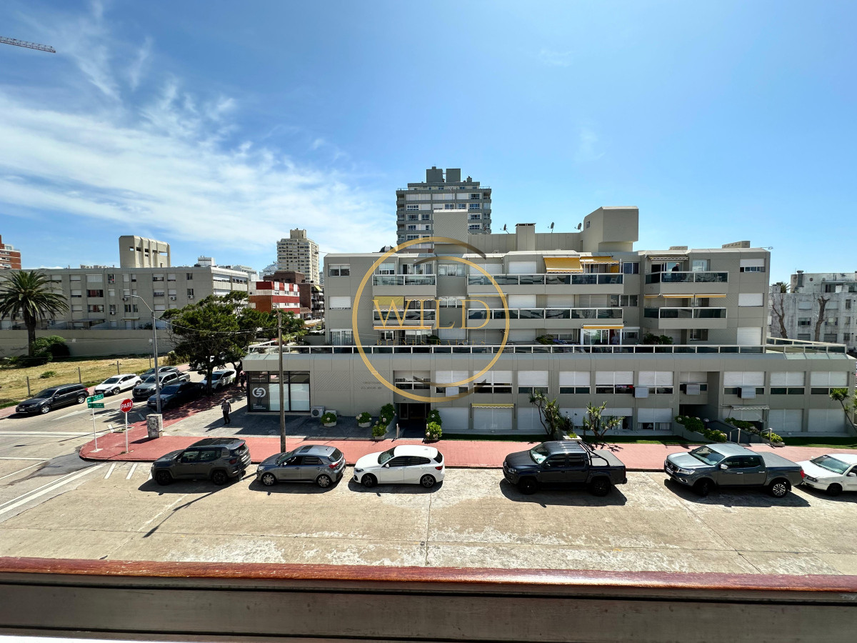 Apartamento ID.2224 - Apartamento de dos dormitorios en venta en Punta del Este.-