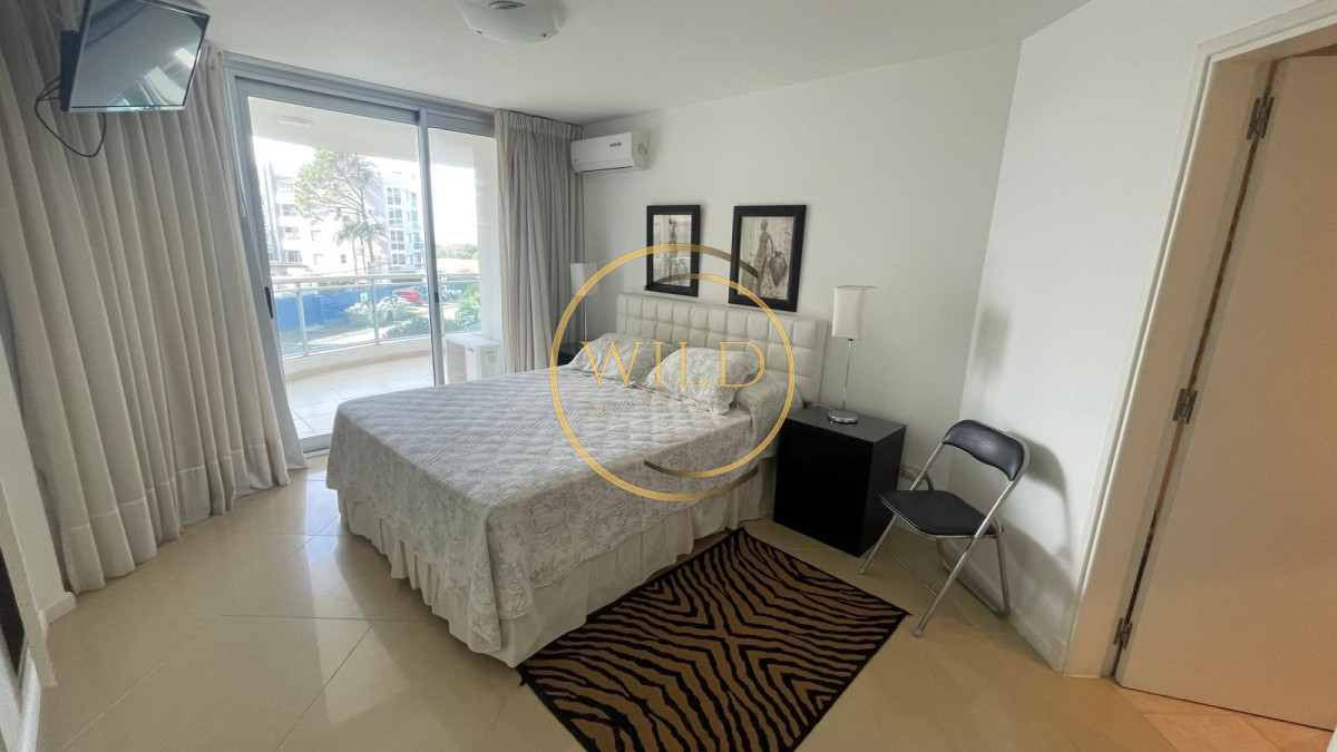 Apartamento ID.5581 - Apartamento en alquiler de  3 dormitorios y dependencia en Punta del Este