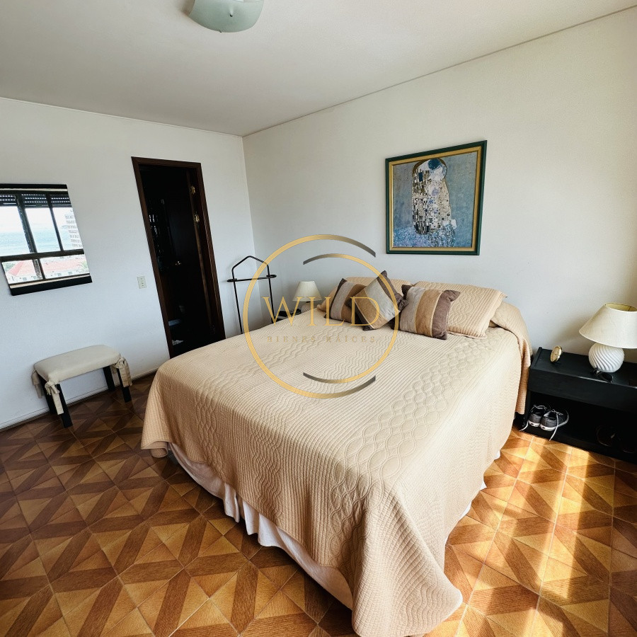 Apartamento ID.5579 - Alquiler y Venta  de apartamento de 3 dormitorios en Punta del Este