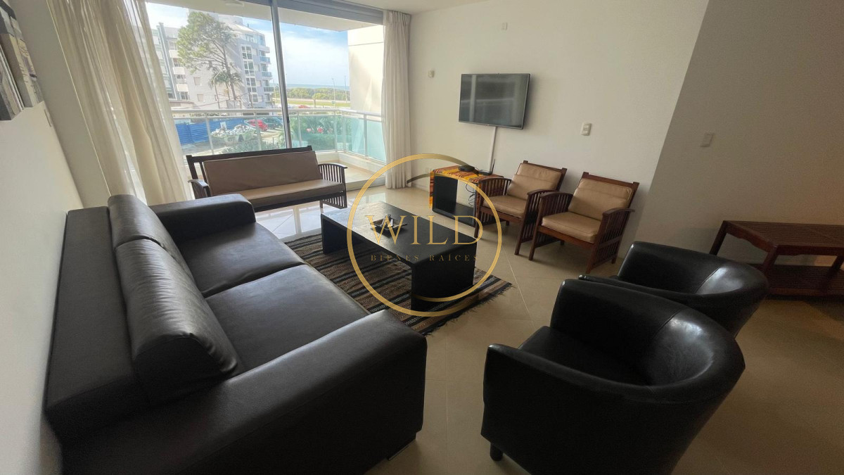 Apartamento ID.5581 - Apartamento en alquiler de  3 dormitorios y dependencia en Punta del Este