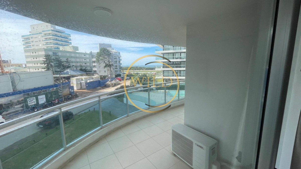Apartamento ID.5581 - Apartamento en alquiler de  3 dormitorios y dependencia en Punta del Este