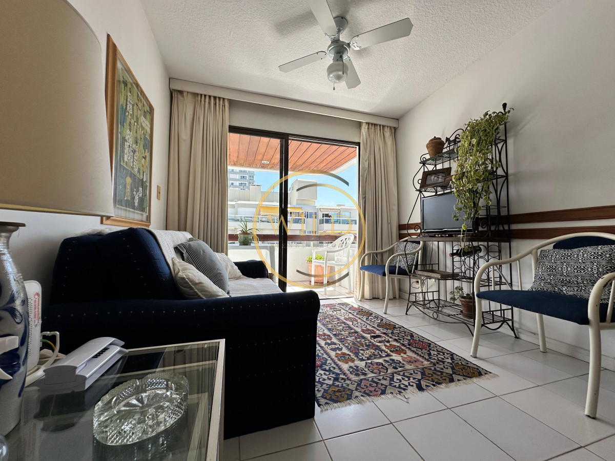 Apartamento ID.2224 - Apartamento de dos dormitorios en venta en Punta del Este.-