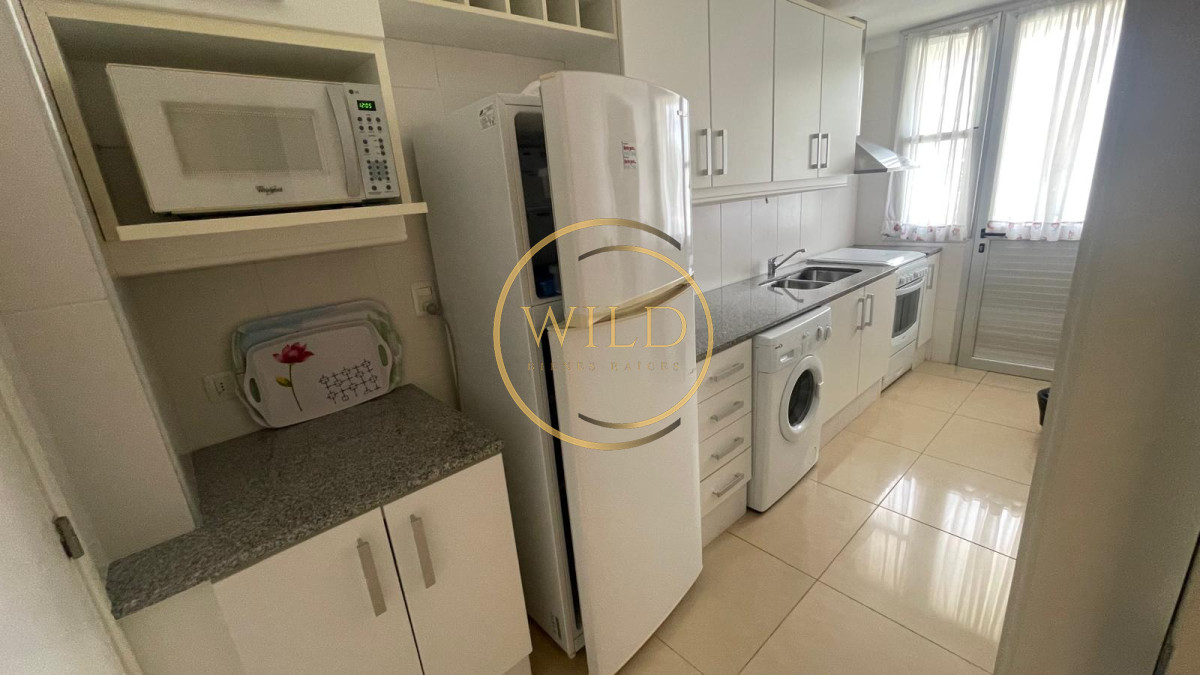 Apartamento ID.5581 - Apartamento en alquiler de  3 dormitorios y dependencia en Punta del Este