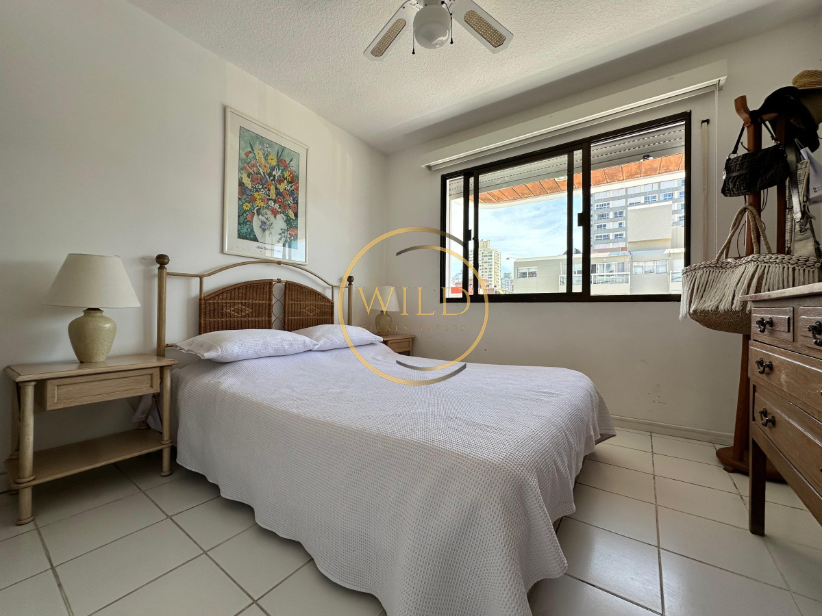 Apartamento ID.2224 - Apartamento de dos dormitorios en venta en Punta del Este.-
