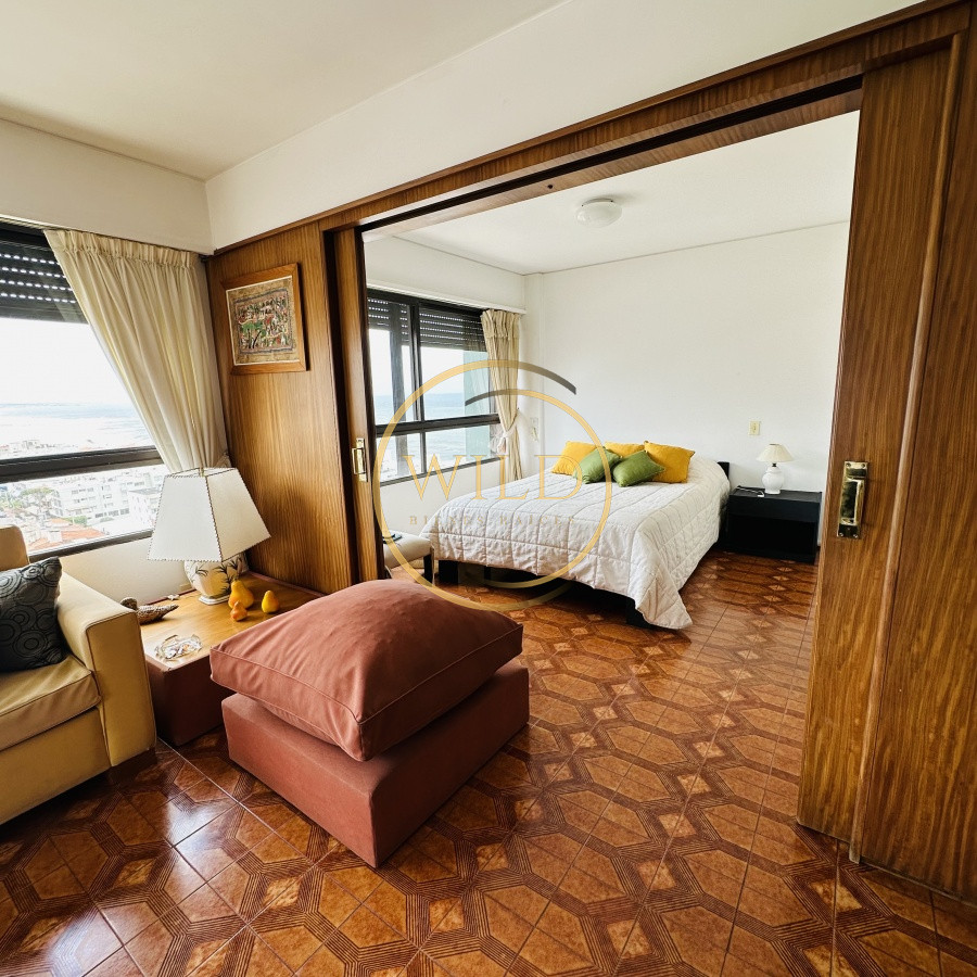 Apartamento ID.5579 - Alquiler y Venta  de apartamento de 3 dormitorios en Punta del Este