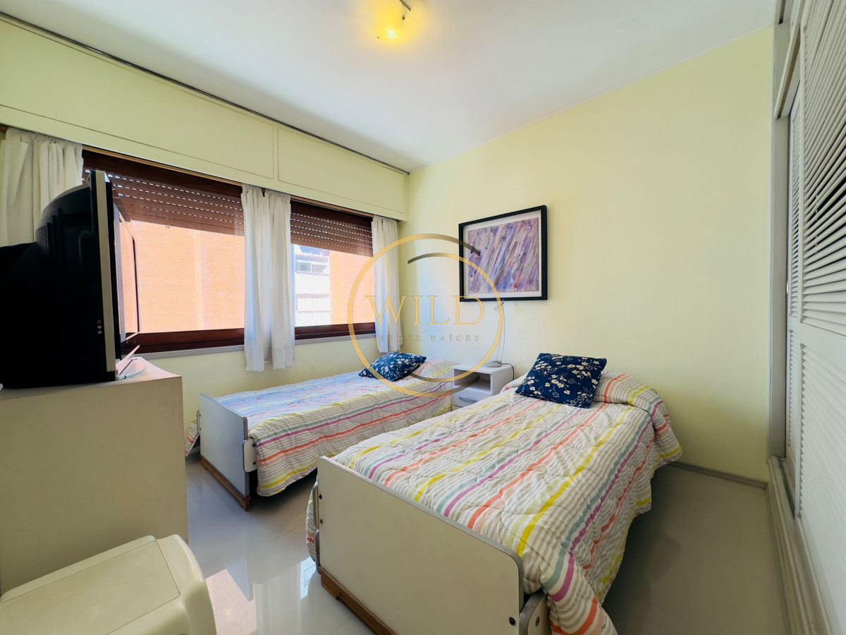 Apartamento ID.1987 - Apartamento de 2 dormitorios, reciclado, en venta, en Punta del Este