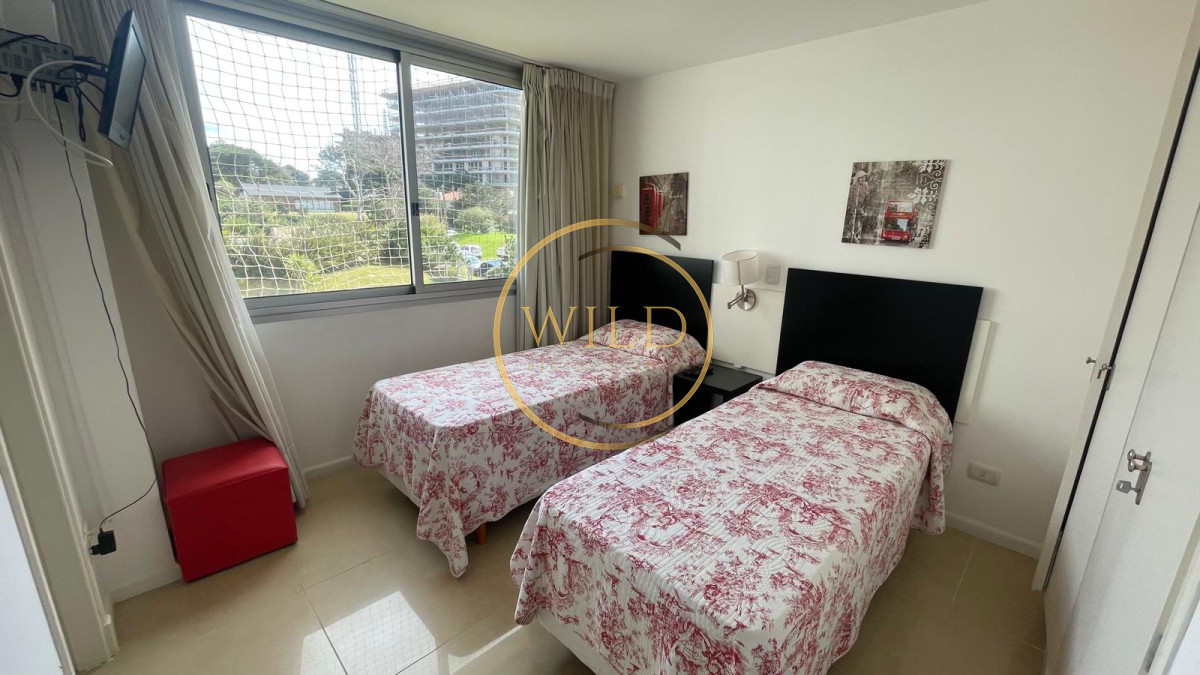Apartamento ID.5581 - Apartamento en alquiler de  3 dormitorios y dependencia en Punta del Este