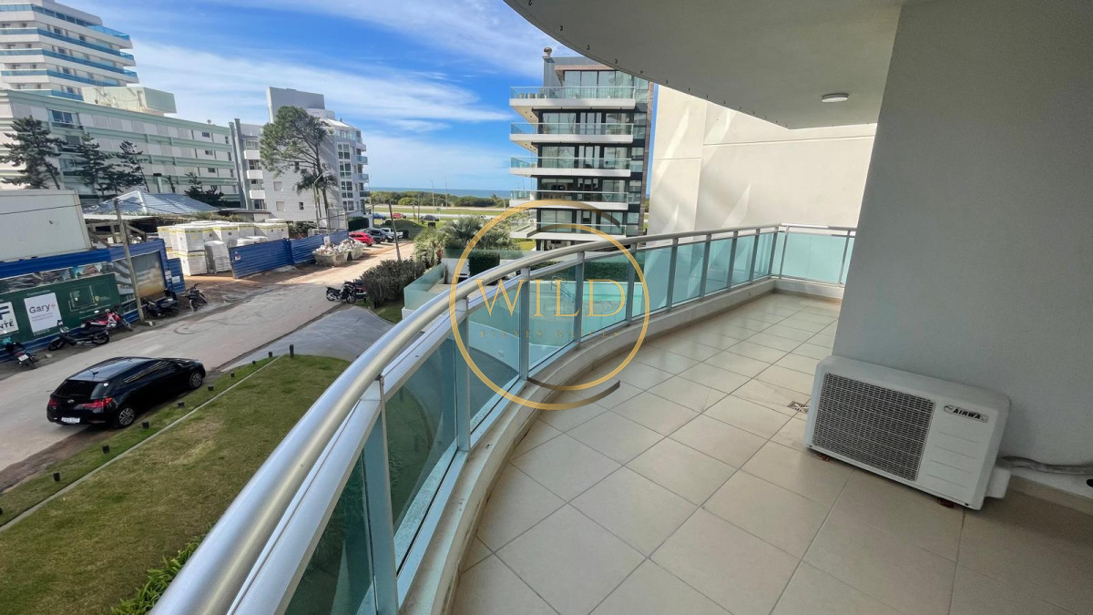 Apartamento ID.5581 - Apartamento en alquiler de  3 dormitorios y dependencia en Punta del Este