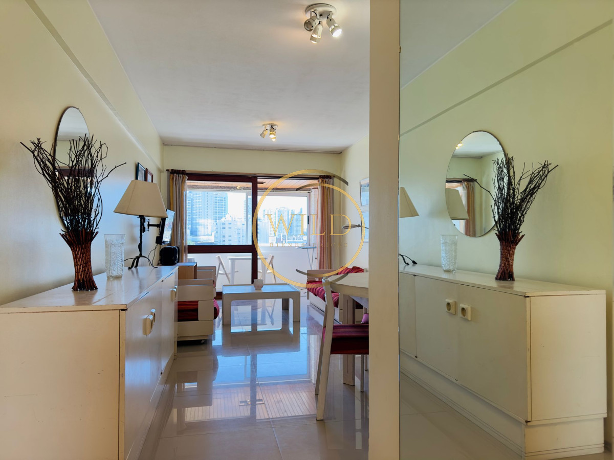Apartamento ID.1987 - Apartamento de 2 dormitorios, reciclado, en venta, en Punta del Este