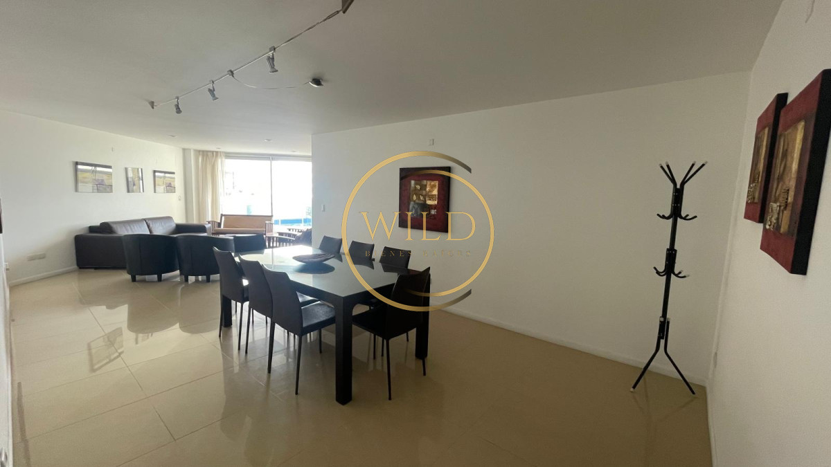 Apartamento ID.5581 - Apartamento en alquiler de  3 dormitorios y dependencia en Punta del Este