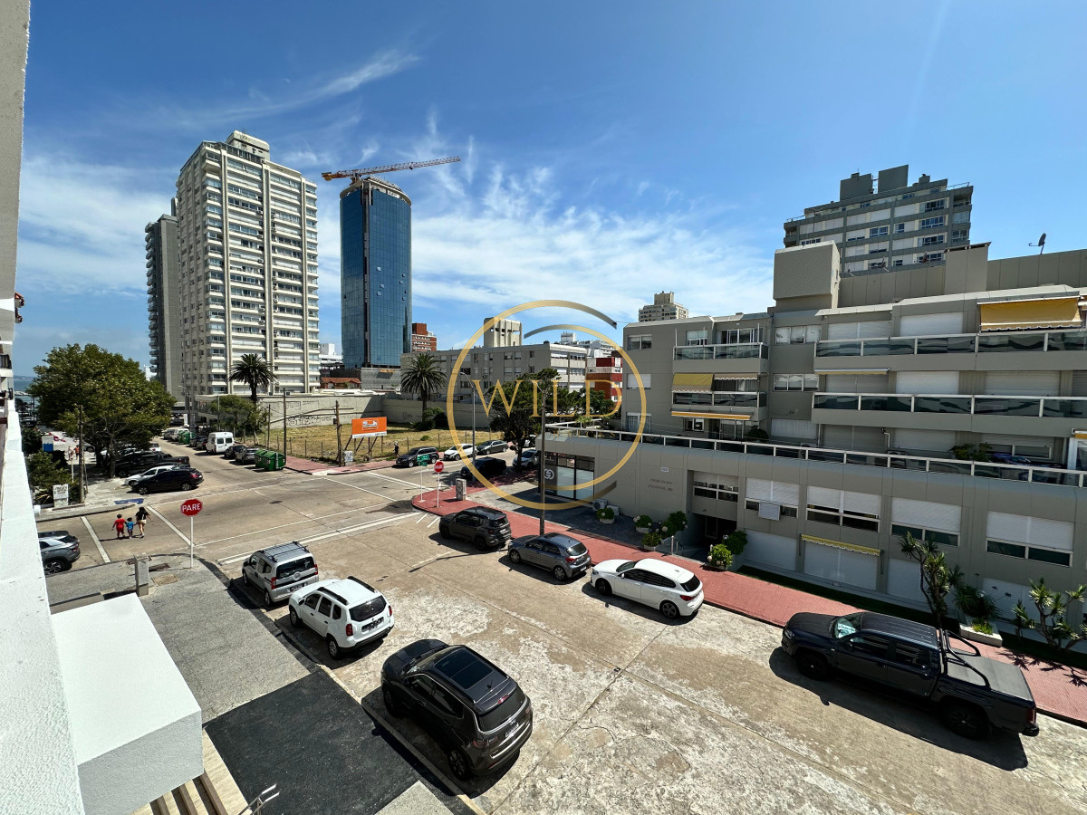 Apartamento ID.2224 - Apartamento de dos dormitorios en venta en Punta del Este.-