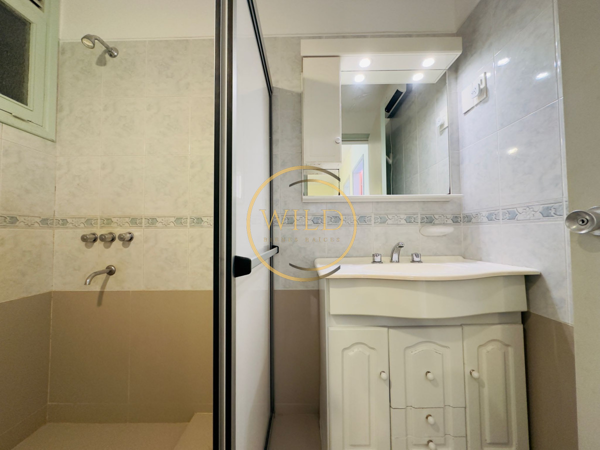 Apartamento ID.1987 - Apartamento de 2 dormitorios, reciclado, en venta, en Punta del Este