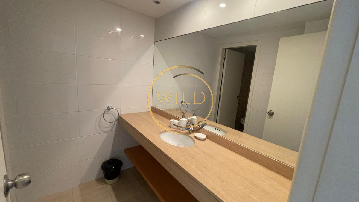 Apartamento ID.5581 - Apartamento en alquiler de  3 dormitorios y dependencia en Punta del Este