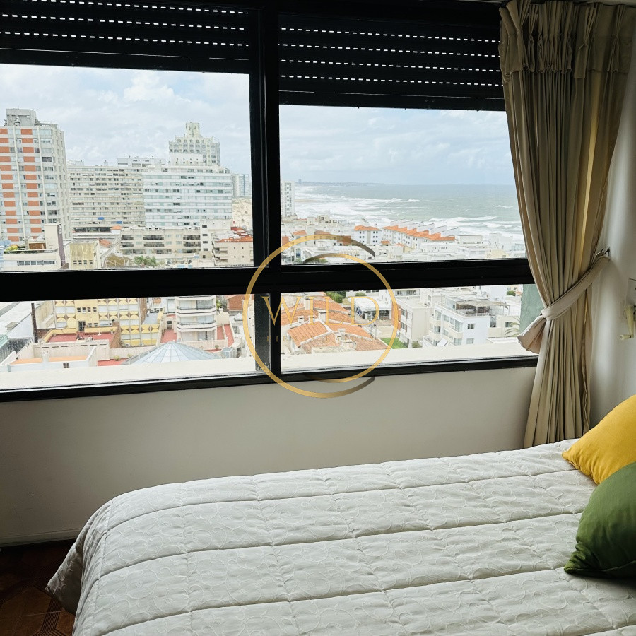 Apartamento ID.5579 - Alquiler y Venta  de apartamento de 3 dormitorios en Punta del Este