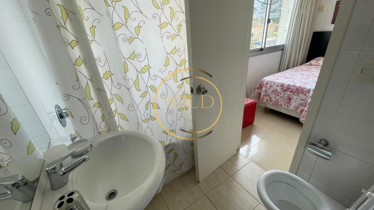 Apartamento ID.5581 - Apartamento en alquiler de  3 dormitorios y dependencia en Punta del Este