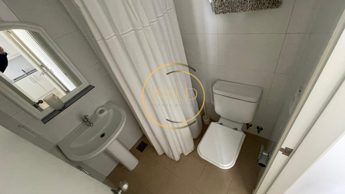 Apartamento ID.5581 - Apartamento en alquiler de  3 dormitorios y dependencia en Punta del Este