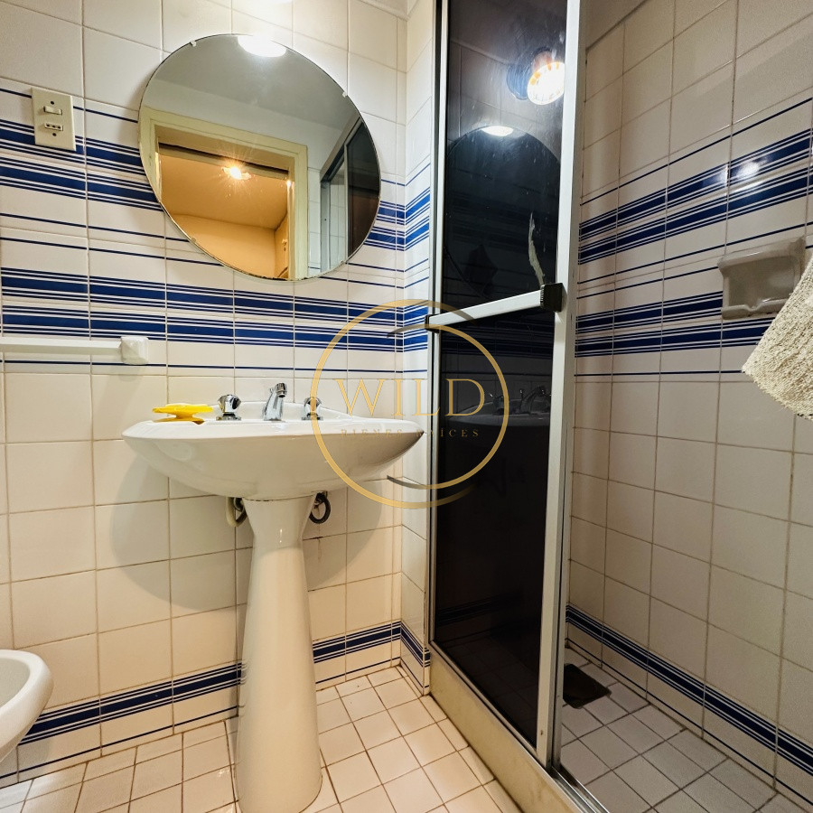 Apartamento ID.5579 - Alquiler y Venta  de apartamento de 3 dormitorios en Punta del Este