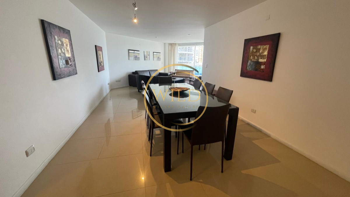 Apartamento ID.5581 - Apartamento en alquiler de  3 dormitorios y dependencia en Punta del Este
