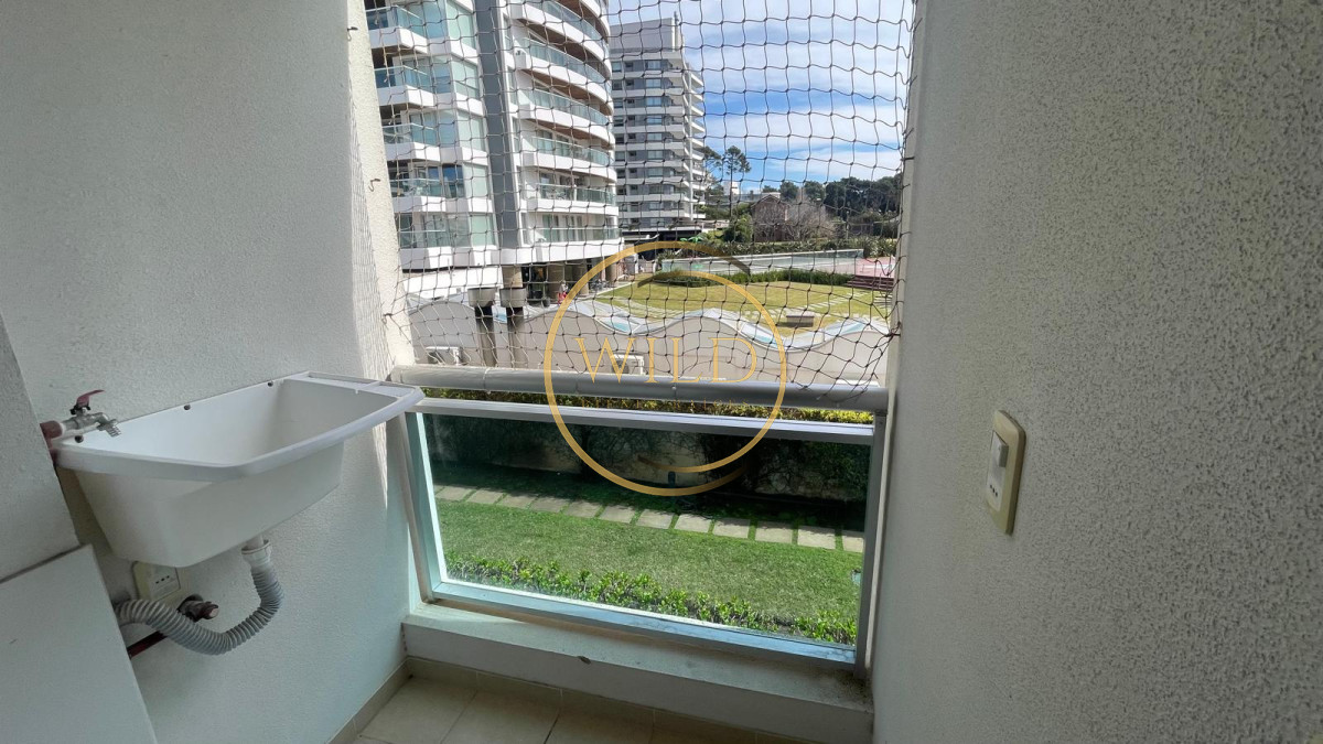 Apartamento ID.5581 - Apartamento en alquiler de  3 dormitorios y dependencia en Punta del Este