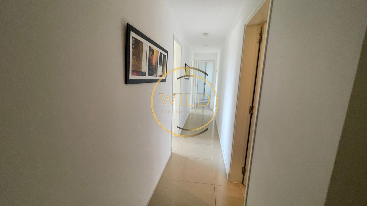 Apartamento ID.5581 - Apartamento en alquiler de  3 dormitorios y dependencia en Punta del Este