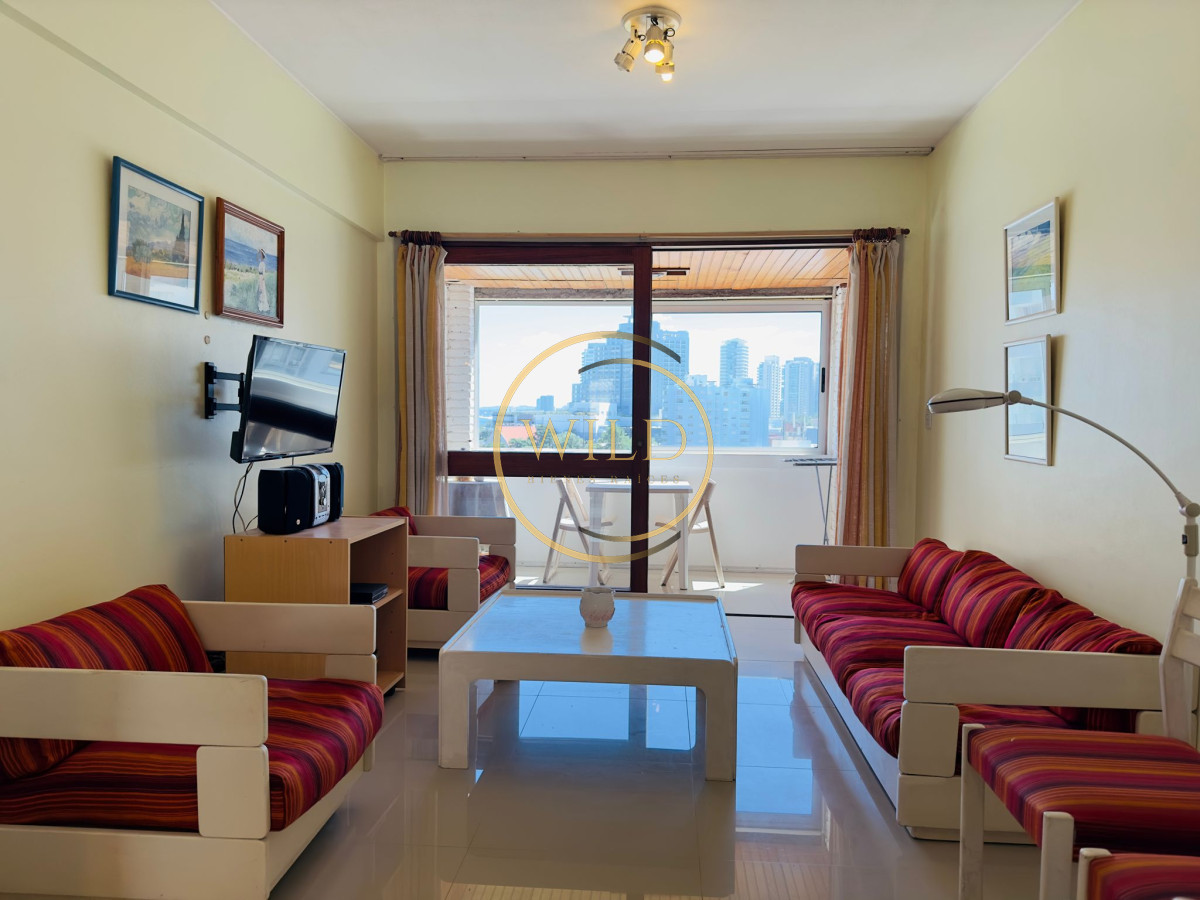 Apartamento ID.1987 - Apartamento de 2 dormitorios, reciclado, en venta, en Punta del Este