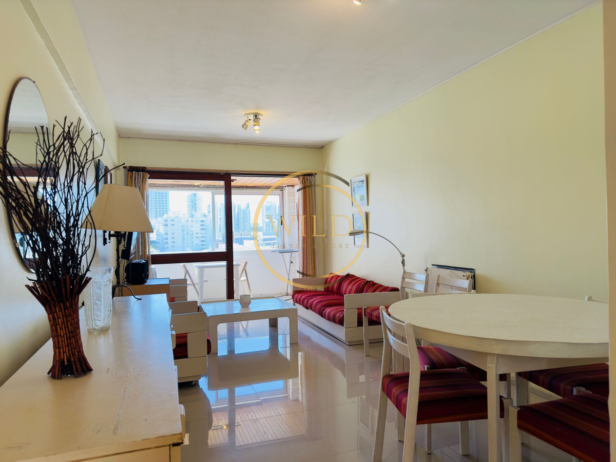 Apartamento ID.1987 - Apartamento de 2 dormitorios, reciclado, en venta, en Punta del Este