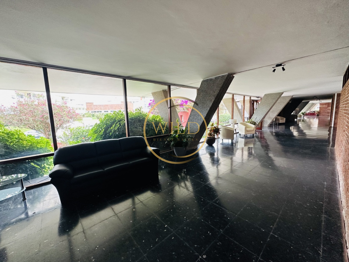 Apartamento ID.1987 - Apartamento de 2 dormitorios, reciclado, en venta, en Punta del Este