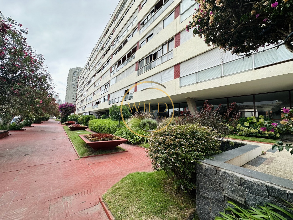 Apartamento ID.1987 - Apartamento de 2 dormitorios, reciclado, en venta, en Punta del Este