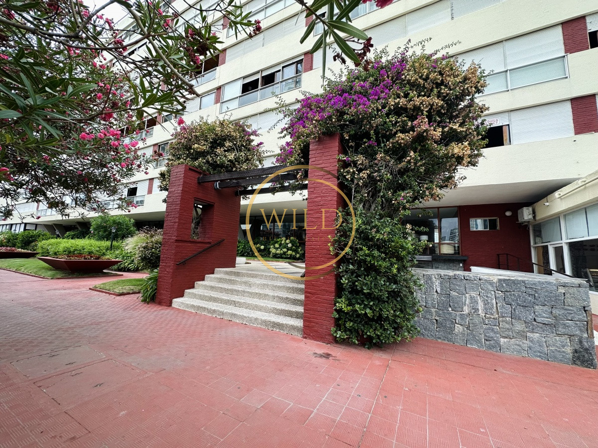Apartamento ID.1987 - Apartamento de 2 dormitorios, reciclado, en venta, en Punta del Este