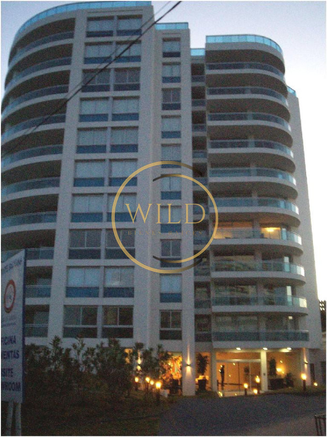 Apartamento ID.5581 - Apartamento en alquiler de  3 dormitorios y dependencia en Punta del Este