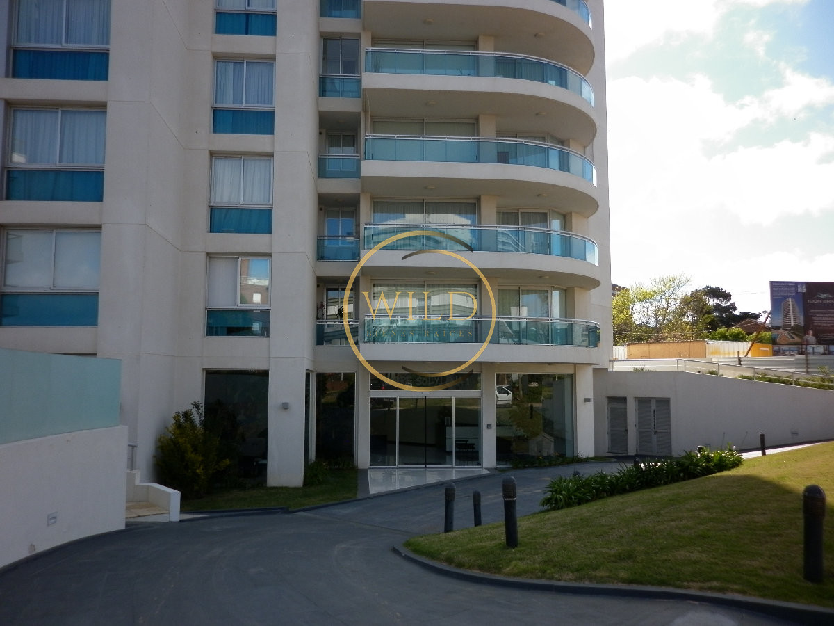Apartamento ID.5581 - Apartamento en alquiler de  3 dormitorios y dependencia en Punta del Este