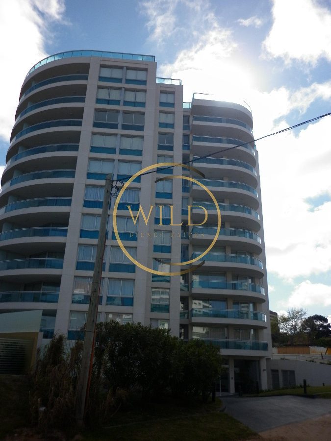 Apartamento ID.5581 - Apartamento en alquiler de  3 dormitorios y dependencia en Punta del Este