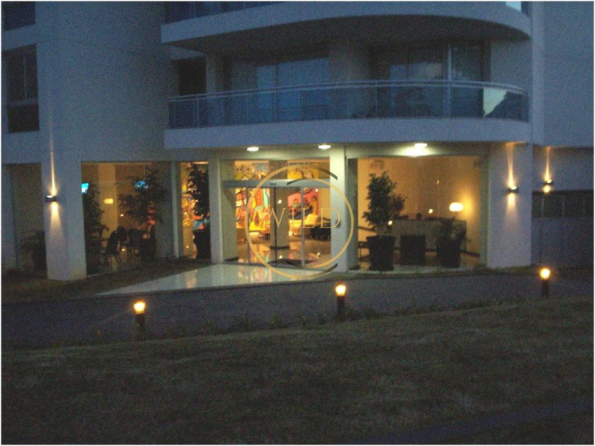 Apartamento ID.5581 - Apartamento en alquiler de  3 dormitorios y dependencia en Punta del Este