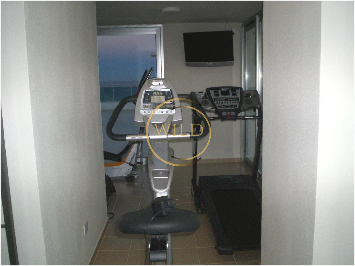 Apartamento ID.5581 - Apartamento en alquiler de  3 dormitorios y dependencia en Punta del Este