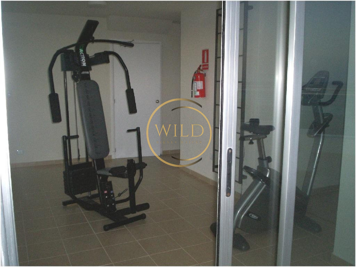 Apartamento ID.5581 - Apartamento en alquiler de  3 dormitorios y dependencia en Punta del Este