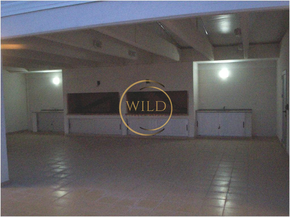 Apartamento ID.5581 - Apartamento en alquiler de  3 dormitorios y dependencia en Punta del Este