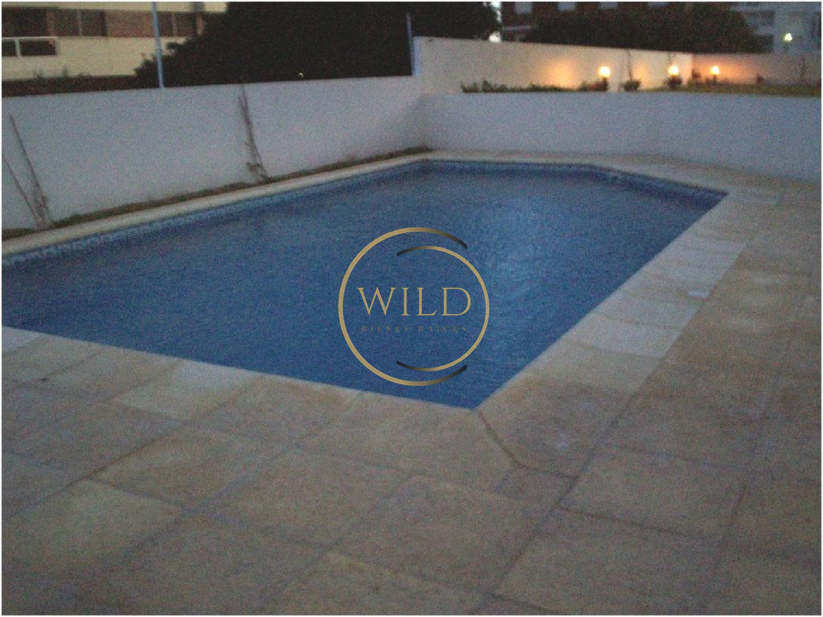 Apartamento ID.5581 - Apartamento en alquiler de  3 dormitorios y dependencia en Punta del Este