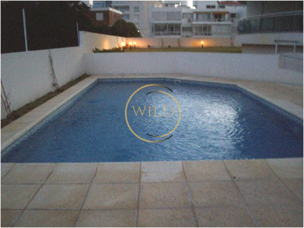 Apartamento ID.5581 - Apartamento en alquiler de  3 dormitorios y dependencia en Punta del Este