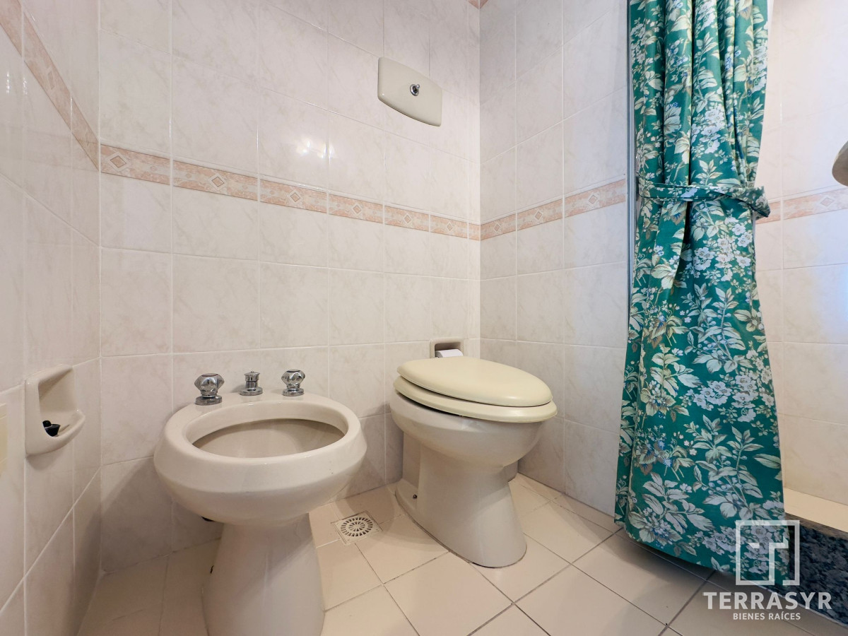 Apartamento ID.775 - Apto en venta de 2 dormitorios, 2 baños, Punta del este. 