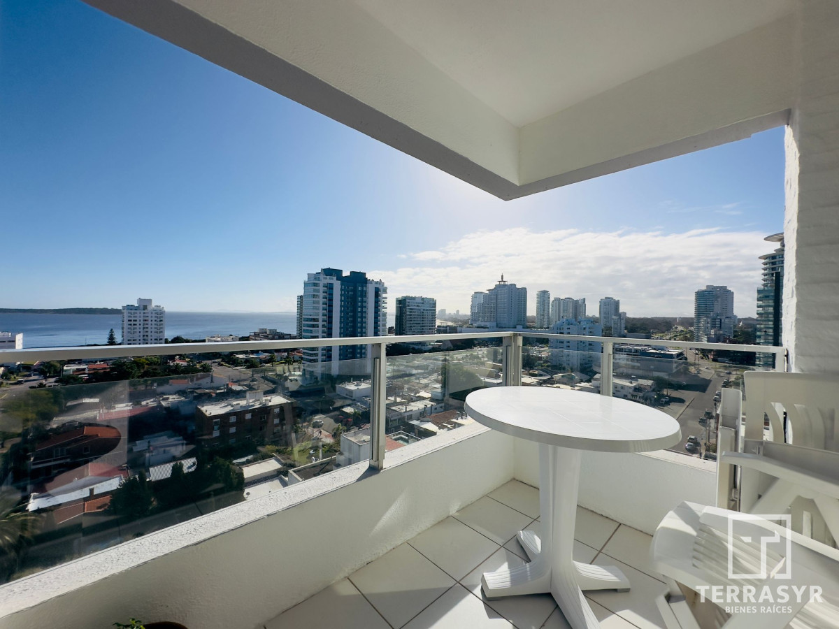 Apartamento ID.775 - Apto en venta de 2 dormitorios, 2 baños, Punta del este. 