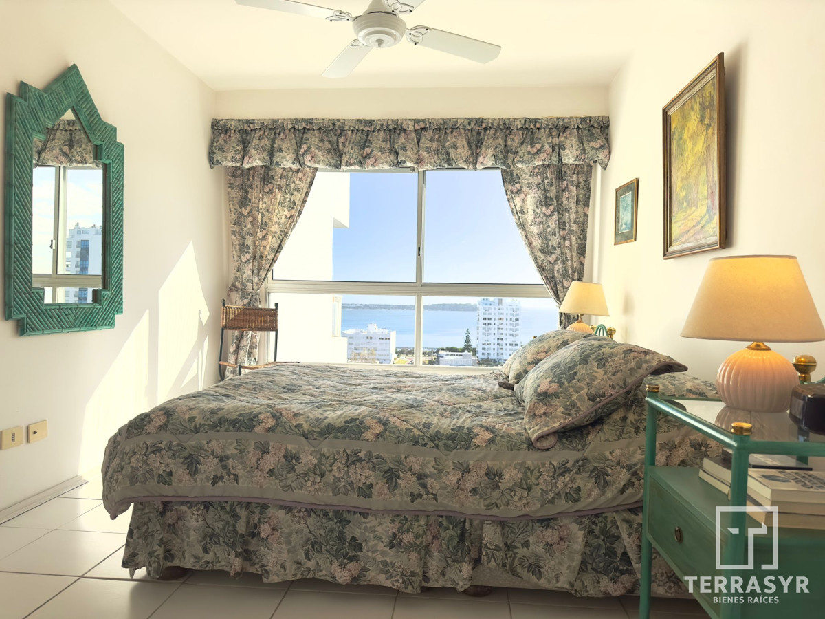 Apartamento ID.775 - Apto en venta de 2 dormitorios, 2 baños, Punta del este. 