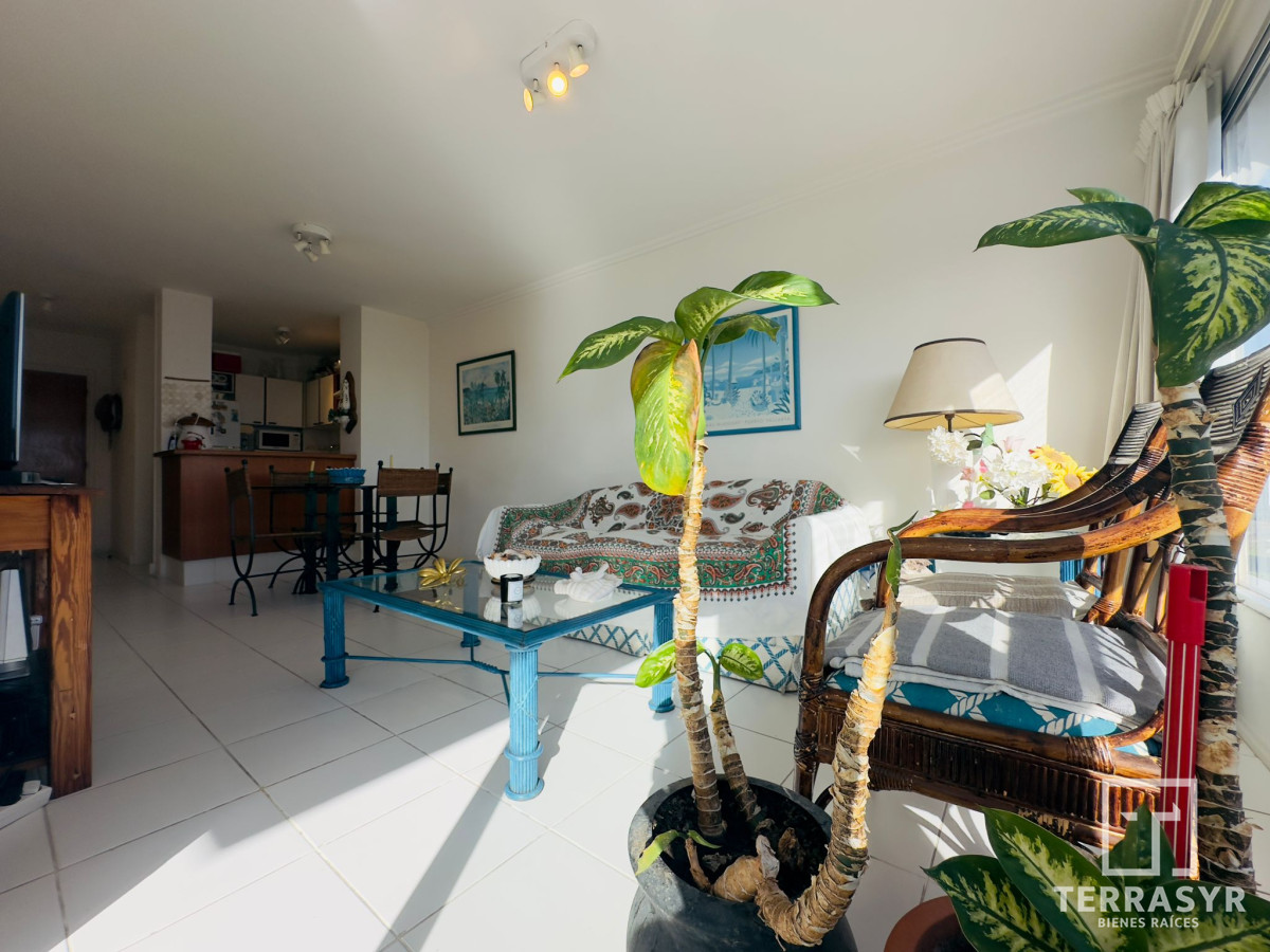 Apartamento ID.775 - Apto en venta de 2 dormitorios, 2 baños, Punta del este. 