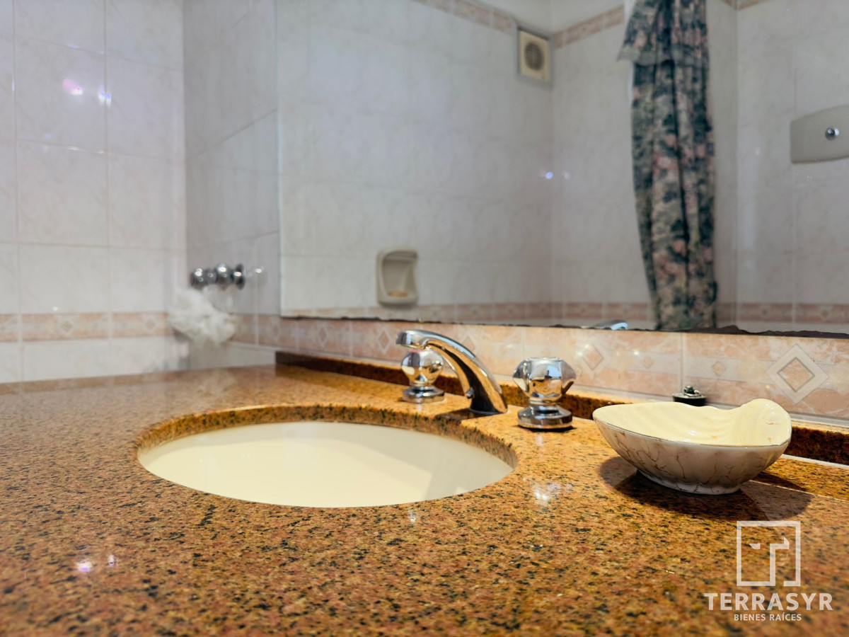 Apartamento ID.775 - Apto en venta de 2 dormitorios, 2 baños, Punta del este. 